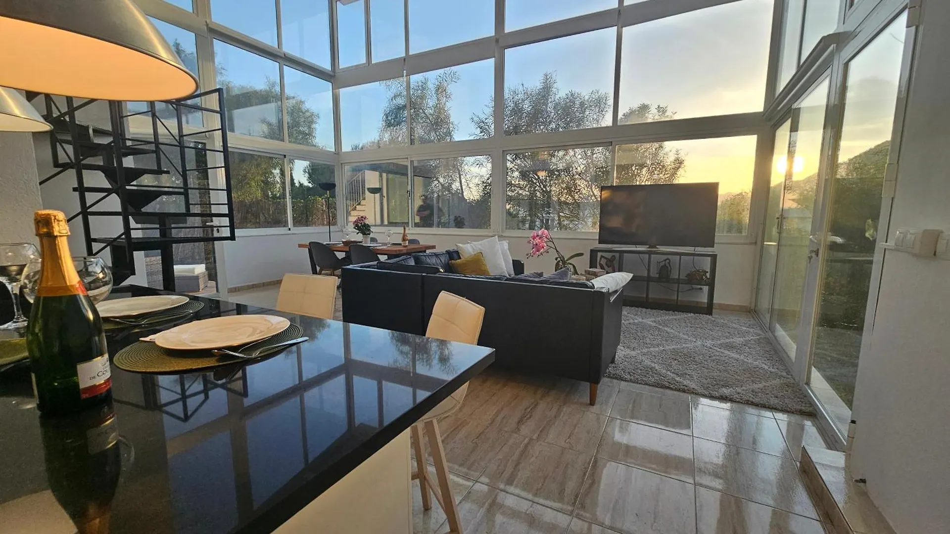 Malaga Sunshine Rentals - Villa Buenavista - El Higueron Benalmádena